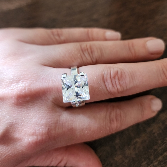 "7 Carat" Princess Cut CZ Ring Size 9 Set In Sterling Silver - Picture 1 of 9